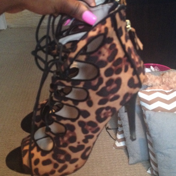 Heels - Picture 2 of 3