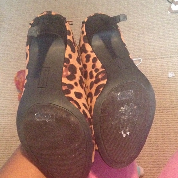 Heels - Picture 3 of 3