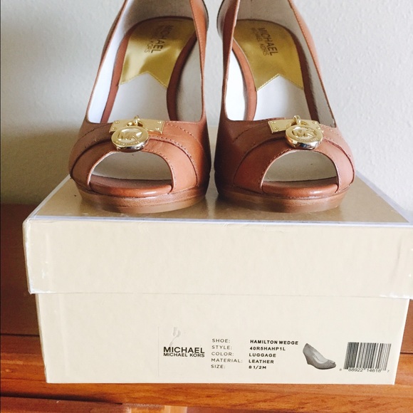 **NEW IN BOX**M K HAMILTON WEDGE SHOE 8.5