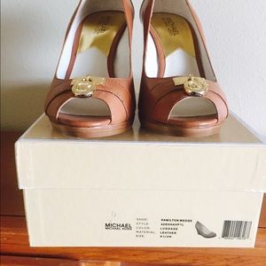 **NEW IN BOX**M K HAMILTON WEDGE SHOE 8.5