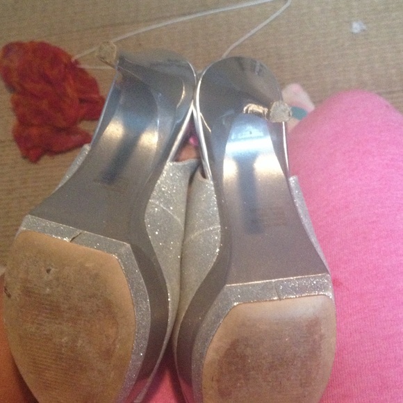 Heels - Picture 3 of 3