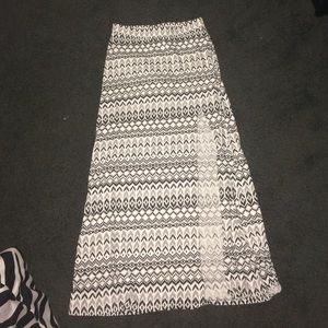 Maxi skirt with a slit