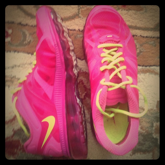 PINK/NEON YELLOW NIKE AIR MAX. 7Y, 8.5