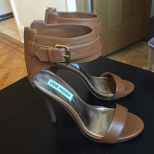 FLASH SALE‼️ Brand New Steve Madden Camel Heels