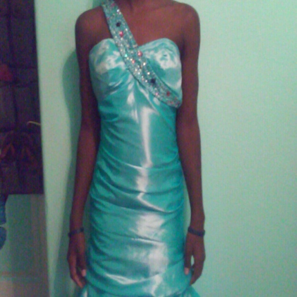 Gown - Picture 2 of 3