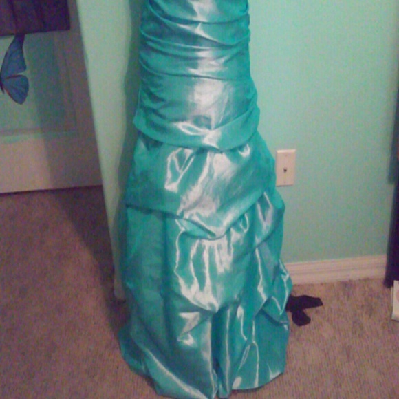 Gown - Picture 3 of 3