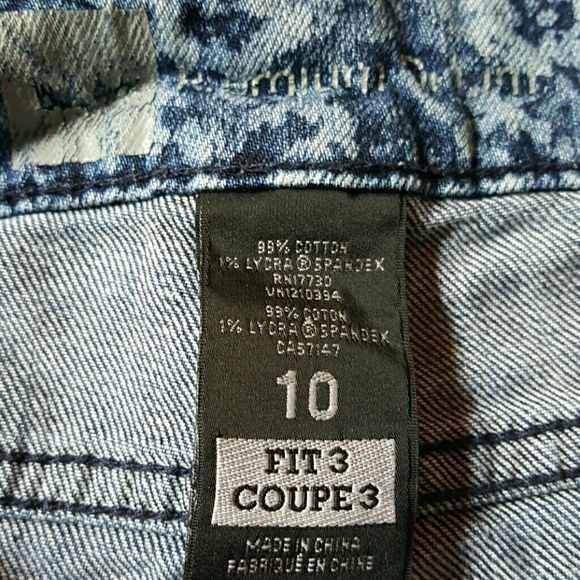 Patterned denim shorts - Picture 4 of 4