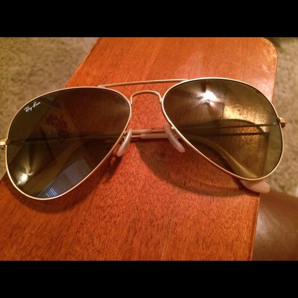 Gold aviator Ray-Bans. - Picture 1 of 3