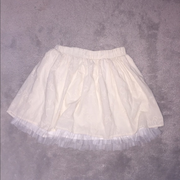 Feminine off white skirt