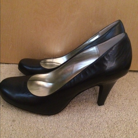 Formal Heels - Picture 2 of 2