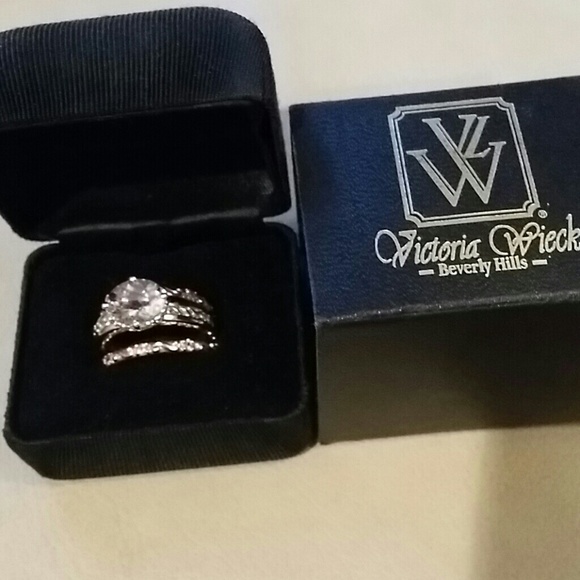 Victoria Wieck ring size 8