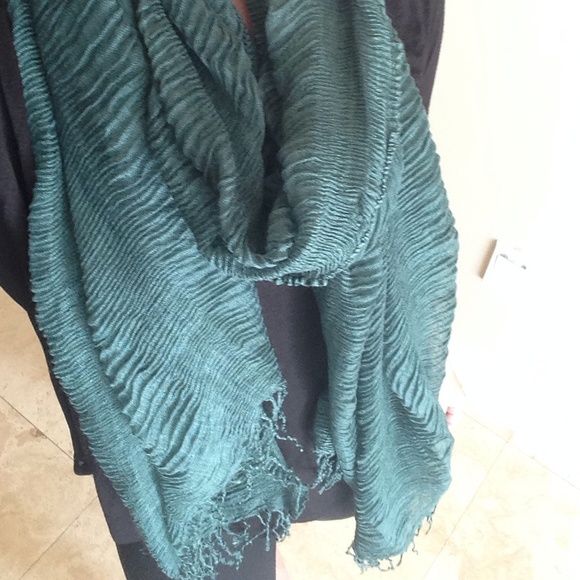 Charming Charlie Scarf! 💚 - Picture 1 of 3