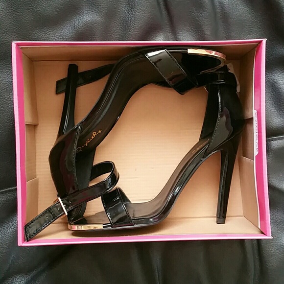 Black and gold heels strap heel