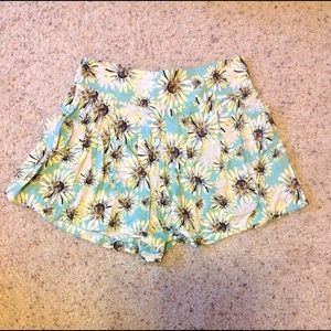 Daisy Print Flowy Shorts
