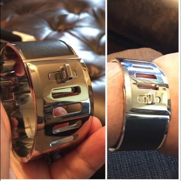 Michael Kors heritage turnlock cuff