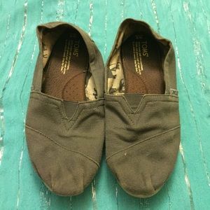 TOMS shoes