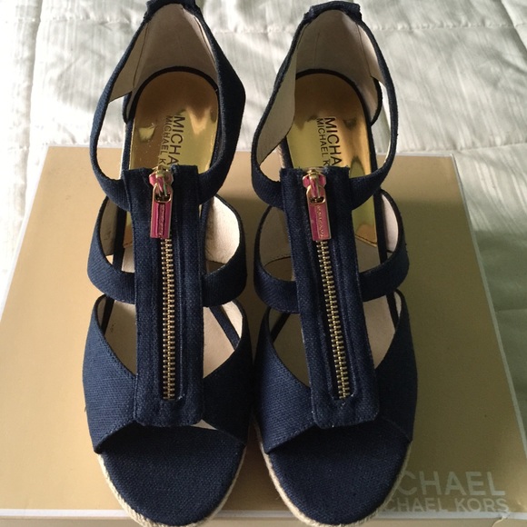 Michael Kors Damita Wedge - Picture 2 of 4