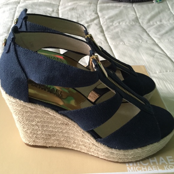Michael Kors Damita Wedge - Picture 4 of 4