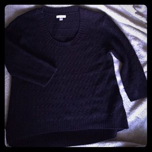 Black scoop neck 3/4 sleeve hi-low sweater