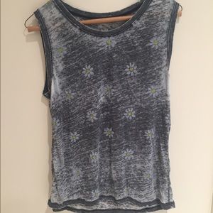 Daisy print on grey distressed muscle tee