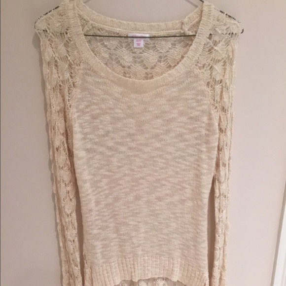 Light yellowish sweater