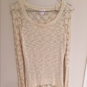 Light yellowish sweater