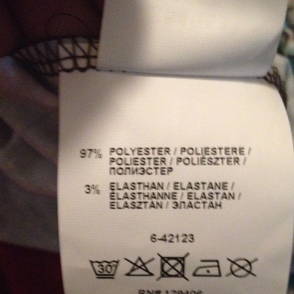 SOLD in Bundle Venus brand V neck halter top - Picture 2 of 4