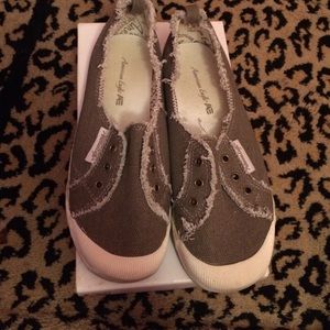 Cute slip on sneaker for sale 🎀