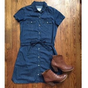 🎉 CLOSET CLEAN OUT 🎉Levi's Denim Dress