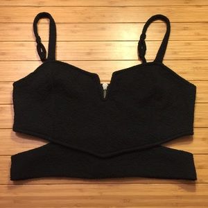 Cut out black crop top 💋