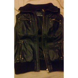 sleeveless leather jacket