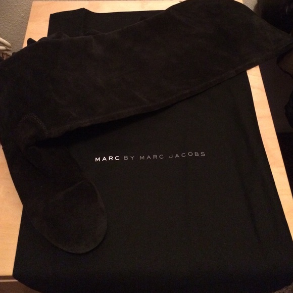 Over the knee boot comes with dust bag - Picture 1 of 4