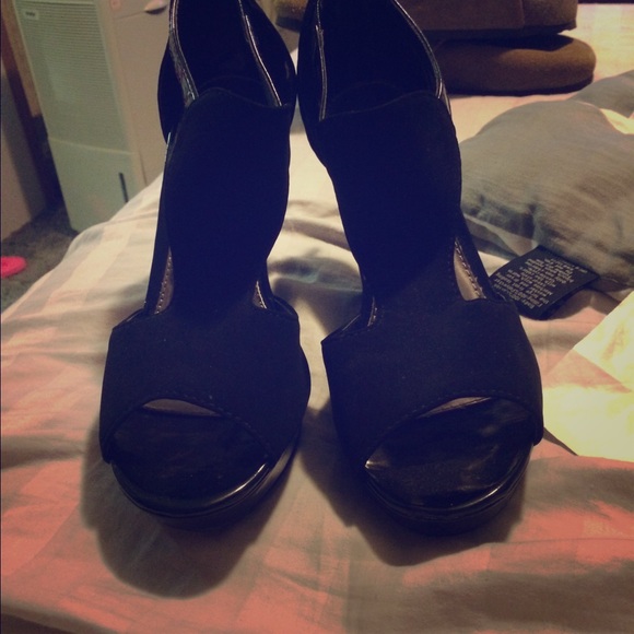 Black dress shoes
