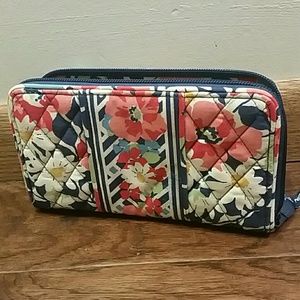 Vera Bradley zip around wallet