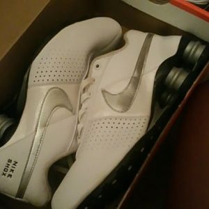 Nike shock deliver SIZE 4.5