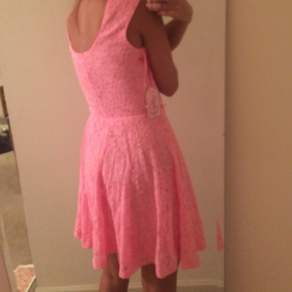 Lace dress - Picture 2 of 2