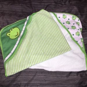 2 Baby Towels 0-24