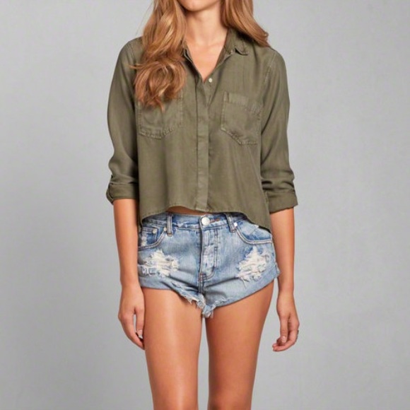 Boxy cropped shirt