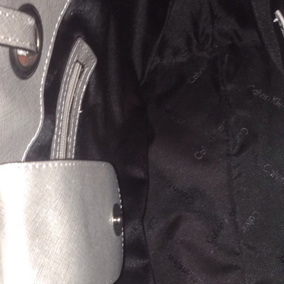SOLD!Calvin Klein key item saffiano gray tote - Picture 2 of 4
