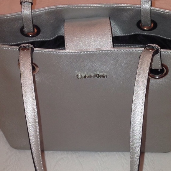 SOLD!Calvin Klein key item saffiano gray tote - Picture 3 of 4