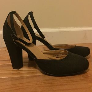Urbanoutfitters Black Pumps