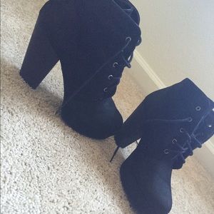 Weekend sale 💫Steve Madden raspy bootie