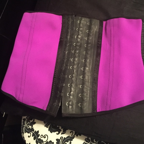 Waist trainer size 36 (medium )