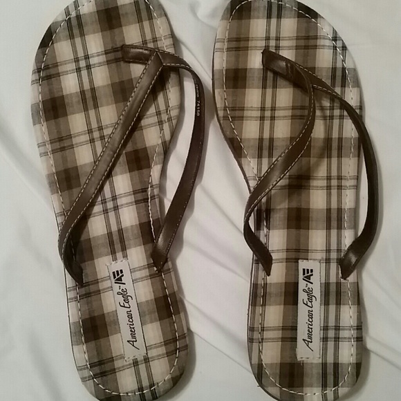 American Eagle flip flops