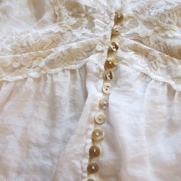 Aggie White Lace and Chiffon button-detail Top - Picture 2 of 3