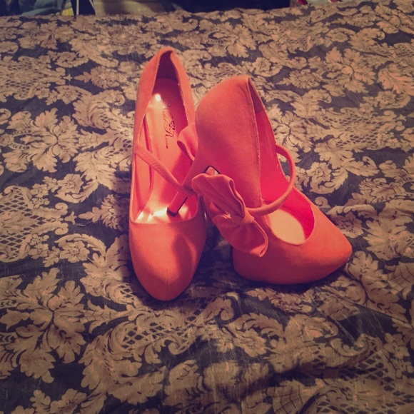 Heels w/bow