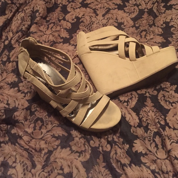 Tan nude wedges