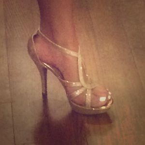 Open toed gold shimmering sexy high heels!