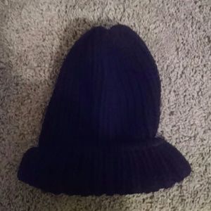 Ribbed black beanie