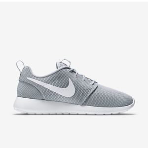 Nike wolf grey Roshe Runs